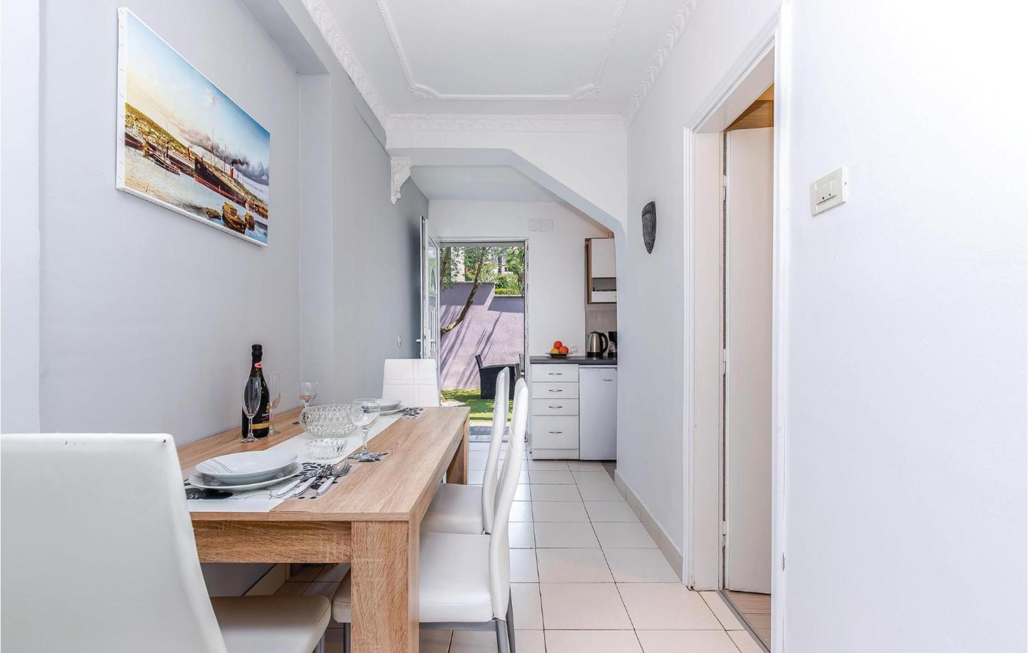 Stunning Apartment In Kostrena With Kitchen Exterior foto