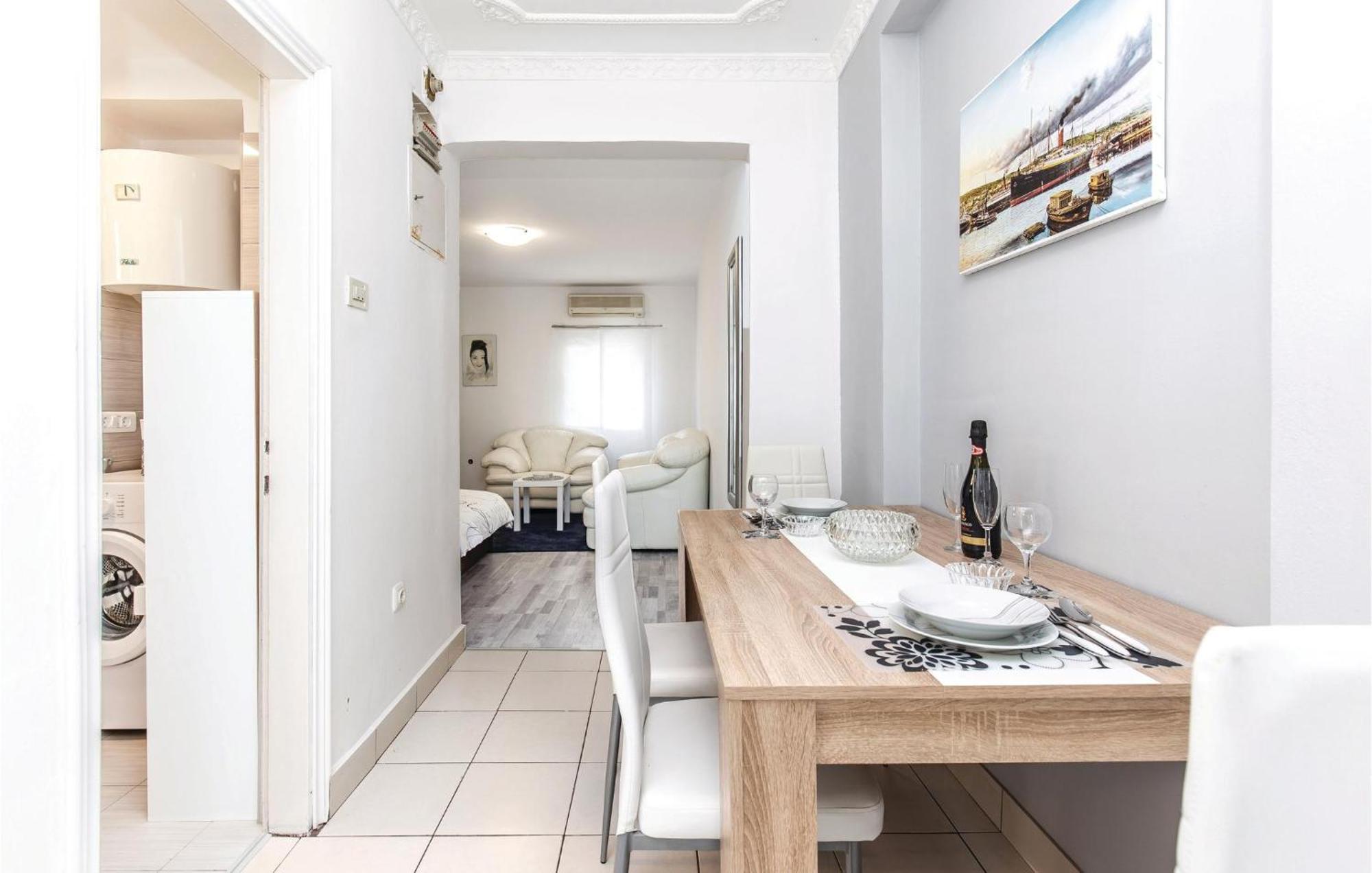 Stunning Apartment In Kostrena With Kitchen Exterior foto